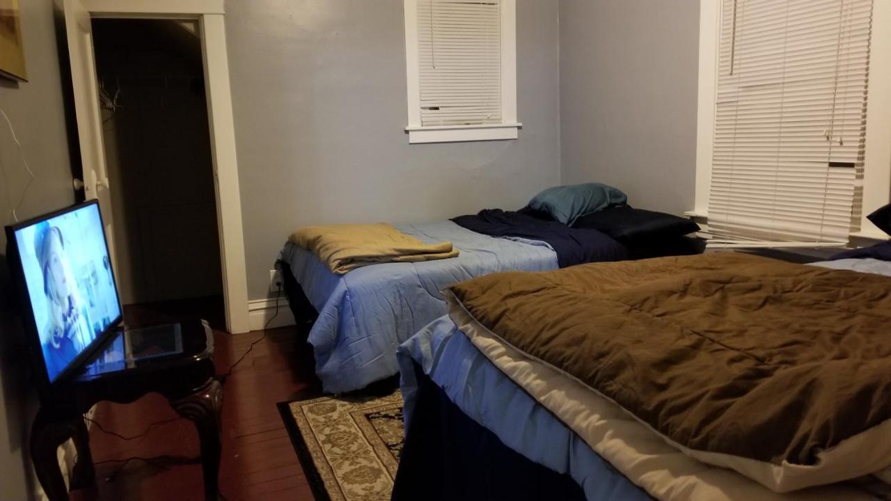 E Michigan Walk Up Furnished 1 Bedroom Apt Lansing Kültér fotó